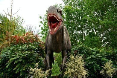 What Would Happen If Dinosaurs Still Roamed the Earth?