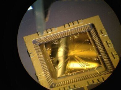 Gold Chip Ion-Trap Image Captures Top Prize
