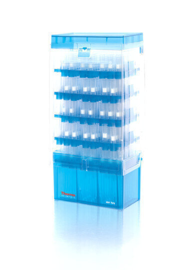 Pipette tips that produce less waste and save space. 54% less waste and up to 55% less space, in fact!
