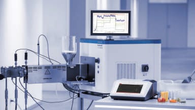 Real-time monitoring of PEEK crystallinity using extrusion, Raman spectroscopy and differential scanning calorimetry