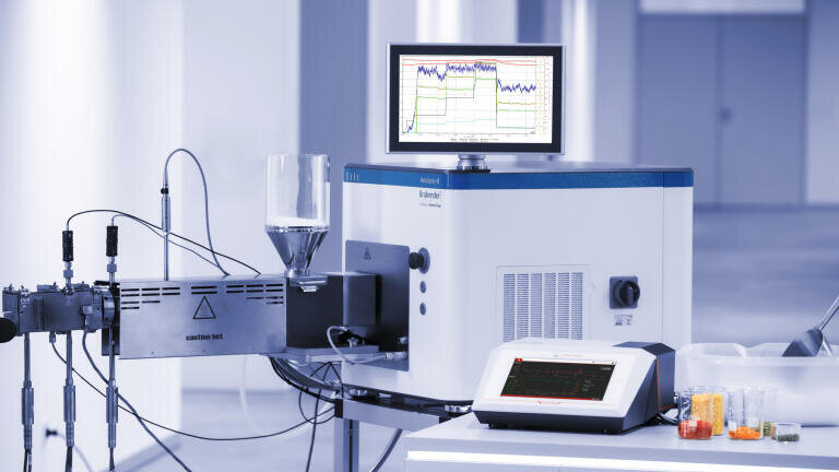 Real-time monitoring of PEEK crystallinity using extrusion, Raman spectroscopy and differential scanning calorimetry