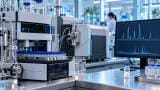 Reading an RP-HPLC purity claim for synthetic peptides: wavelength, gradient and co-elution