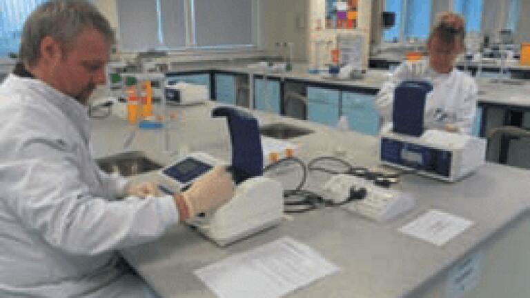 Bradford Students Measure Spectrophotometer Success