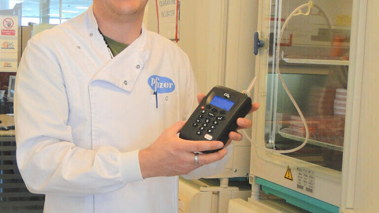 Pfizer Primary Pharmacology scientist using Geotech G100 CO2 Incubator analyser