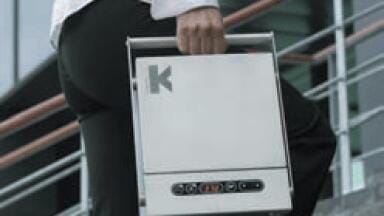 Portable Incubator for Safe Transport of Living Cells