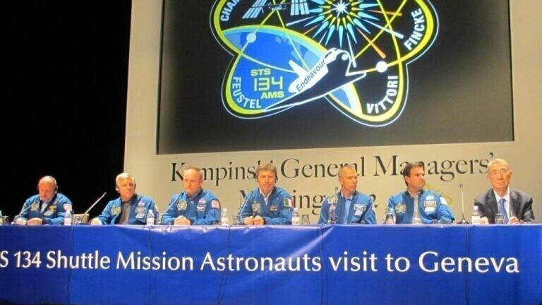 Pic 2 The Astronauts were welcomed by the AMS team at AMS POCC.