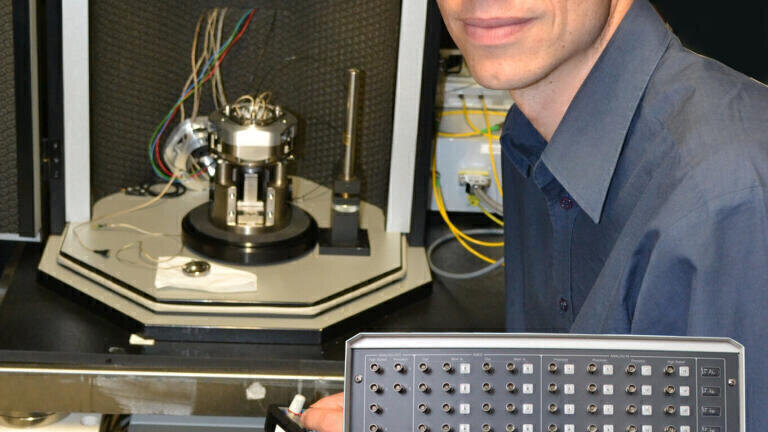 Report on the First Images of DNA's Double Helix in the Molecule's Natural Environment