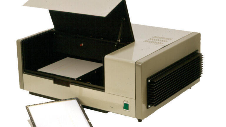 TLC Scanner for Densitometric Evalution of Thin-Layer Chromatograms 