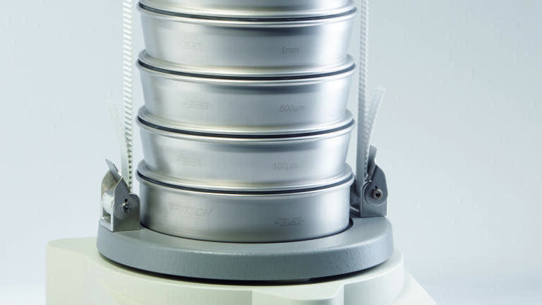 Grinding and sieving in one unit