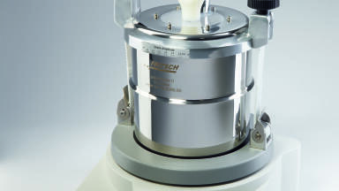 Fine Comminution and Sieving in One Unit