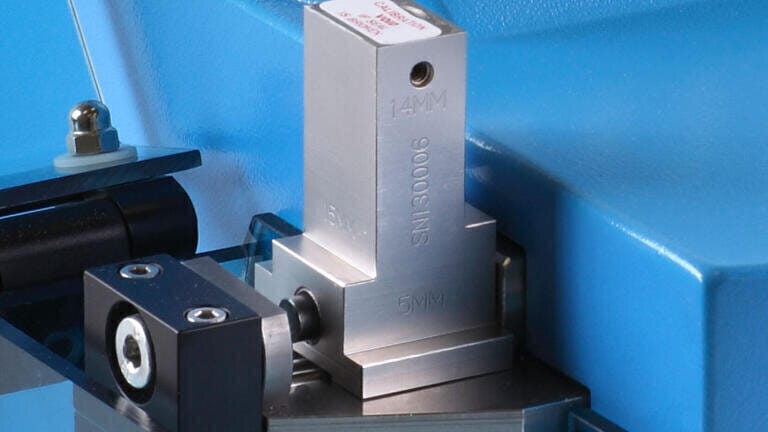 MT inserted in hardness tester jaw for verification of the breaking force.
