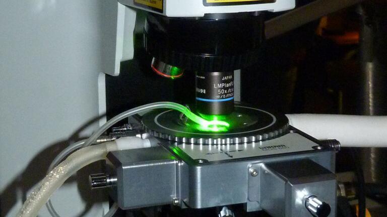 Motorised Heating and Freezing Microscope Stage used for Fluid Inclusion Studies