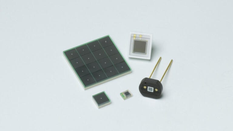 New Upgraded High Performance Multi-Pixel Photon Counter (MPPC) Detectors