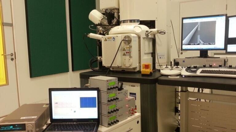 The CRANN Institute of Trinity College Dublin applies Kleindiek manipulators for electrical probing experiments