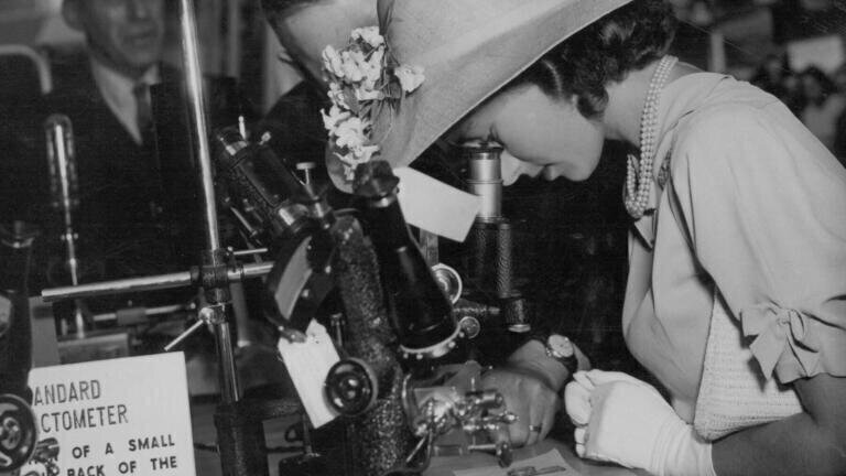 Princess Margaret 1946 - again Frank Stanley showing the Princess a microscope with Bellingham in the background