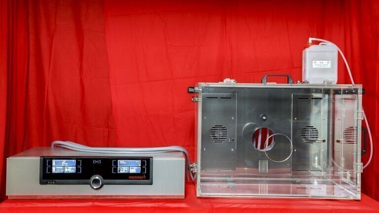 Transparent climate chamber for research on torque