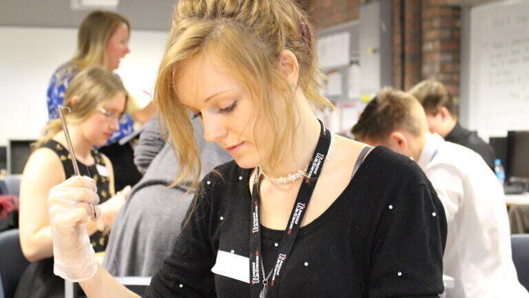Life Science Students Receive Expert Tuition