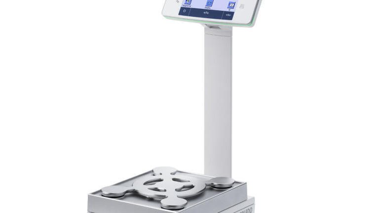 A terminal stand saves space and promotes good posture when working in front of the balance for long periods of time 