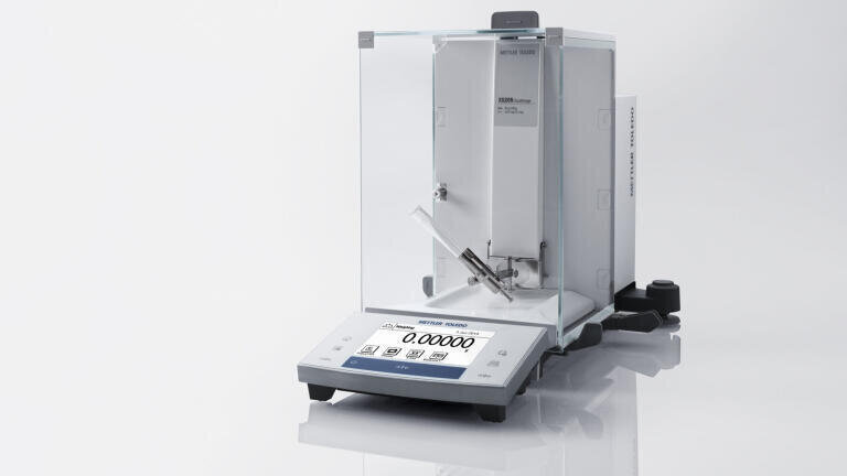 For efficient weighing processes, dose directly into your tare vessel with ErgoClip container holders (tube holder shown) 