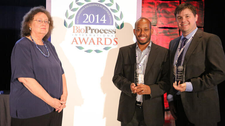 Mwai Ngibuini from TAP Biosystems (middle) and Dave Pollard (right) from Merck accept the BPI awards for ‘Best Technology Application - Upstream’ from BPI editor in chief Anne Montgomery