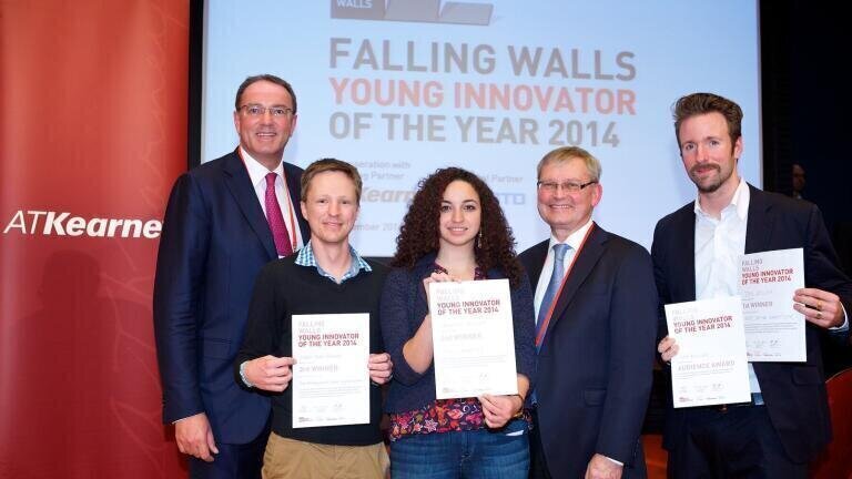Dr Martin Sonnenschein, Prof. Carl-Henrik Heldin and falling wall young innovators