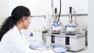 Unattended and Automated Sampling of Chemical Reactions