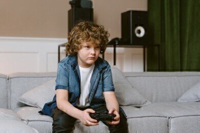 Students Who Play Online Video Games Likely to Score Better in