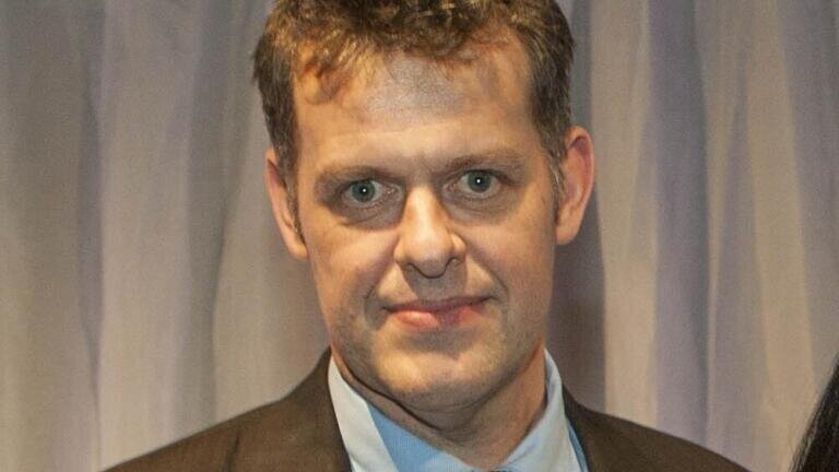Dr Peter Young