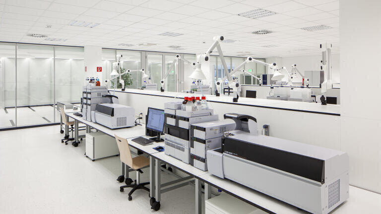 The awardee of the ‘lab4you’ competition benefits from the 1,500m2  ultra-modern Shimadzu Laboratory World.