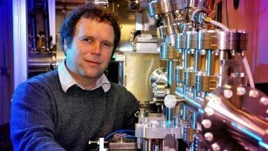 Diamond Helps with Studies of the Tiniest Microcrystals