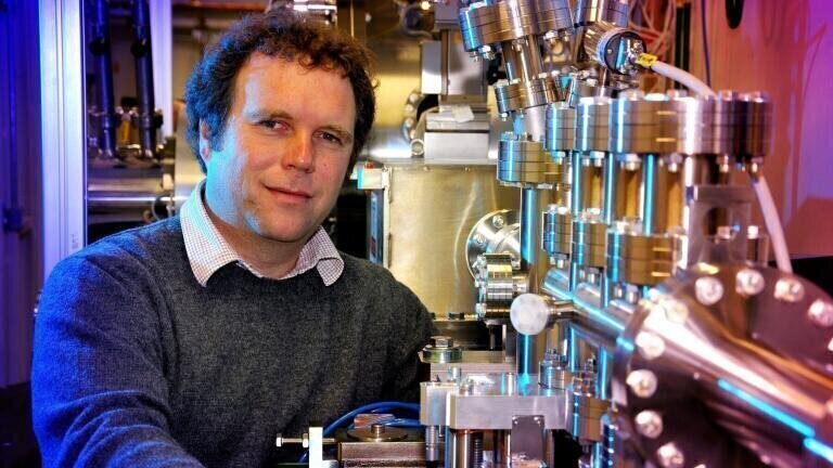 Diamond Helps with Studies of the Tiniest Microcrystals