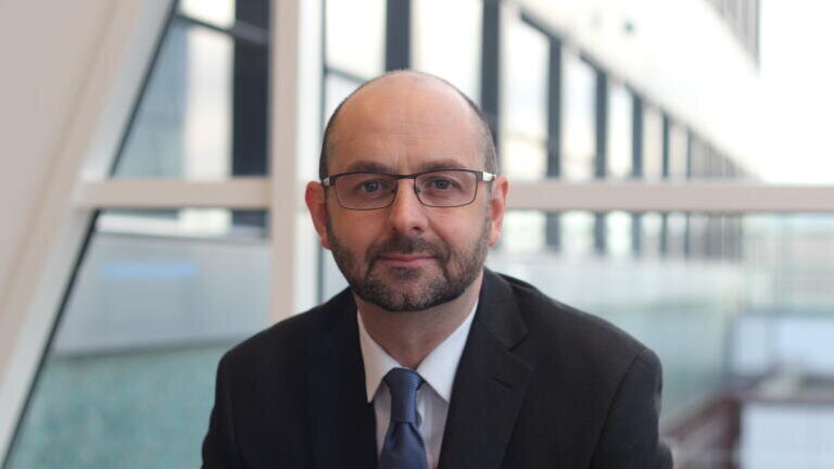 Dr Stuart Thomson