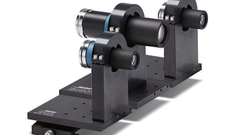 Telecentric lenses for absolute distortion-free images of each individual particle.