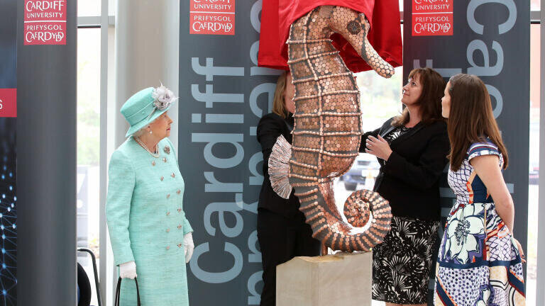 To open the centre, The Queen unveiled a specially commissioned sculpture created by PhD student Gemma Williams, from the University’s School of Psychology. 