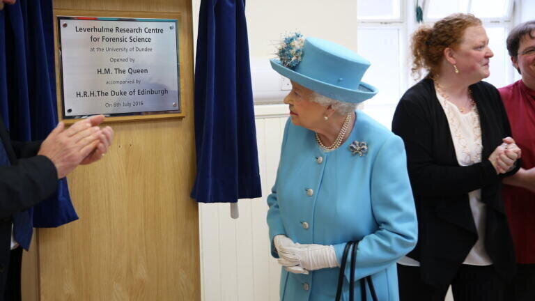 Her majesty The Queen opens the Leverhulme Research Centre for Forensic Science with Professor Sue Black (right)
