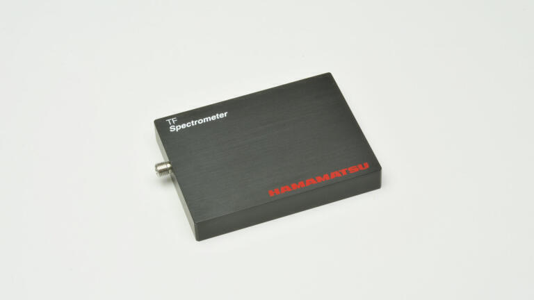 Compact, High-Sensitivity Mini-Spectrometer for Colour Measurement Applications