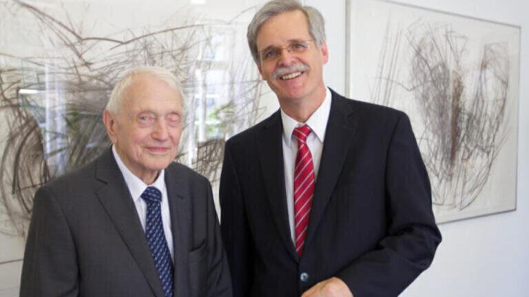 University of Karachi Dedicates Research Centre to Tübingen Professor Biochemist Wolfgang Voelter
