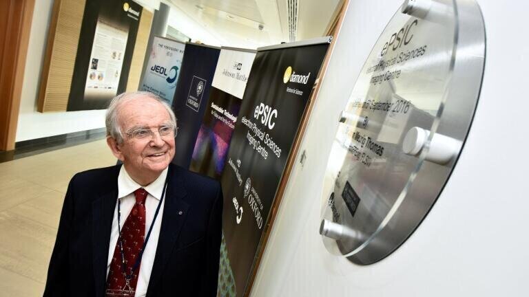 Sir John Meurig Thomas, formerly Director of the Royal Institution of Great Britain unveiled a plaque to commemorate the official opening of the ePSIC Centre at Diamond.