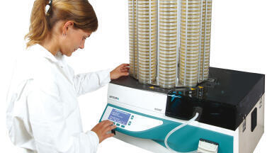 Reliable Walk-away Petri Dish Media Filler