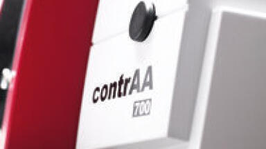 contrAA – simultaneous background correction for unambiguous measurement