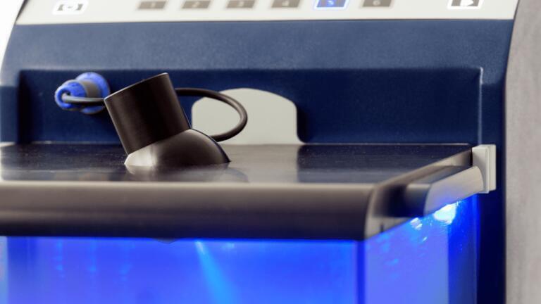 Automated spraying device for the derivatization of TLC/HPTLC chromatograms