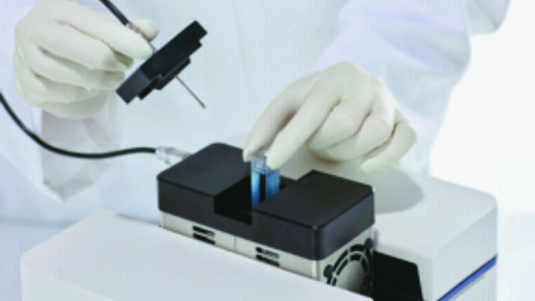 Accurate temperature control for UV/VIS Analysis