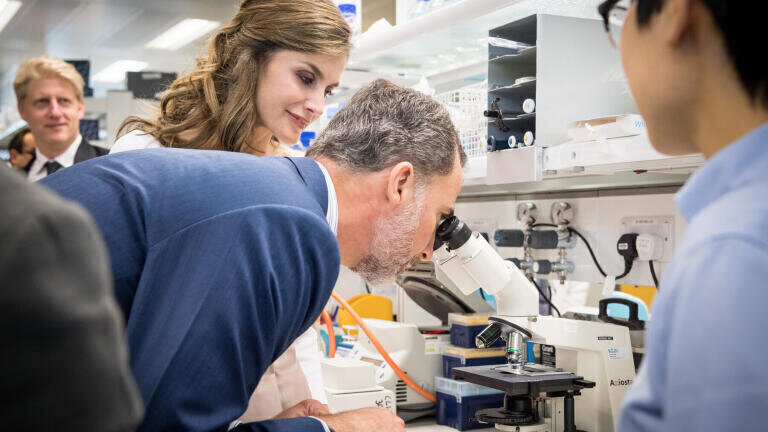 Francis Crick Institute Welcomes the King and Queen of Spain