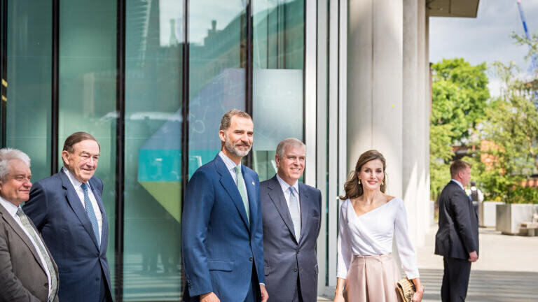 Image (from left): Director of the Crick Sir Paul Nurse, Chairman of the Board Sir David Cooksey, King Felipe VI of Spain, The Duke of York and Queen Letizia of Spain. Credit: Ben Gilbert, Wellcome