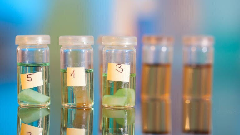 Water determination in aldehydes and ketones using Karl Fischer titration