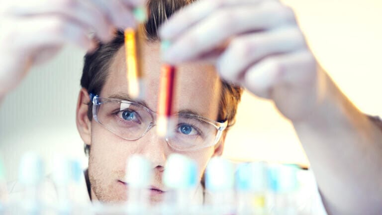 Water determination in aldehydes and ketones using Karl Fischer titration