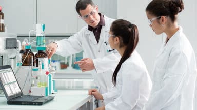 Training Academy Supports Customers Throughout the Instrument Lifetime