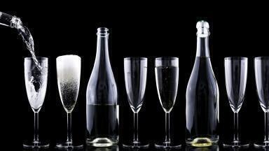 Does a Spoon Keep Champagne Fizzy?