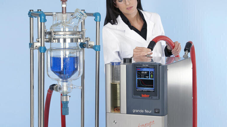 Figure 2: During connection, make sure that suitable hoses are used and that they are not squeezed.