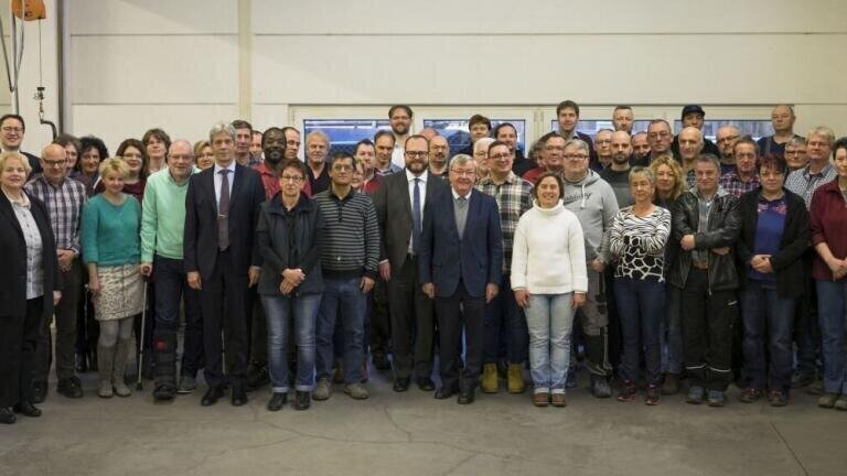 The two managing partners of GFL, Ulrike Mischel (3rd from the left) and Dieter Bubel (5th from the left). with the partner Rolf Mischel (l.). Lauda was present with the CEO and President Dr Gunther Wobser (middle), together with his father, advisory board member and partner Dr Gerhard Wobser (front row) and the CFO Dr Mario Englert (back, 3rd from left).